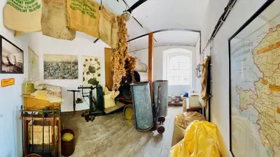 a room with a map of the world on the wall at Černokostelecký pivovar in Kostelec nad Černými Lesy