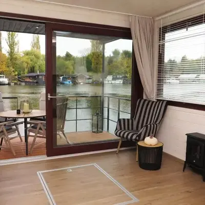 Houseboat Rosie