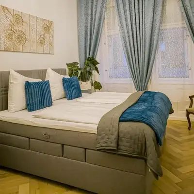 Rose Essence Suite