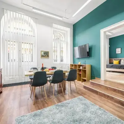 Cozy Central Two-Bedroom Apartment