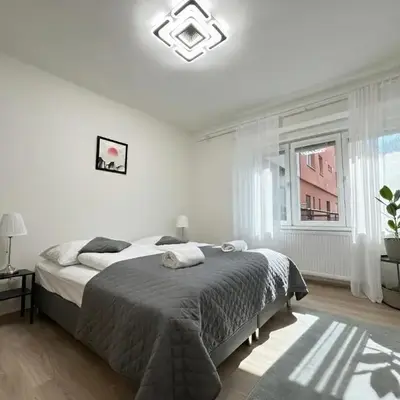 Spacious 3BR Apartment near Metro