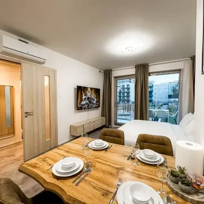 Modern AC Apt | Free Parking | 15 Min Center