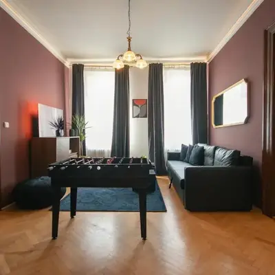 Twin Residence Retro-Cinematic Apartment in City Centre