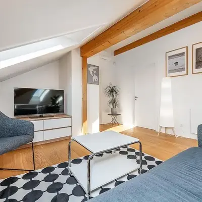 Rooftop APT with beautiful view and free parking