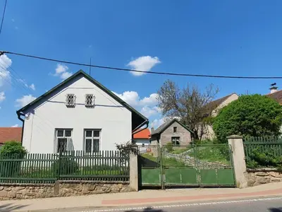 a white house with a green fence at Holiday Home Praskolesy by Interhome in Praskolesy