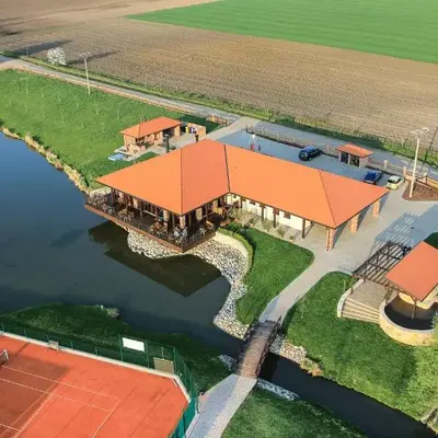 Rooms & Restaurace Na Jitrách