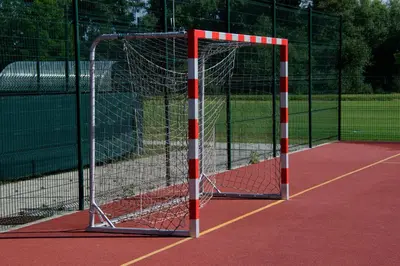 a batting cage on a tennis court at Sportovní areál Horní Počaply in Horní Počaply