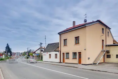 a building on the side of a road at Apartements Studio 964 in Líbeznice