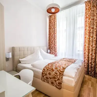 Bourgeois Apartment in Cultural Heritage Building by Ruterra