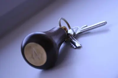 a pair of keys sitting on top of a table at Statek Malčany in Čím