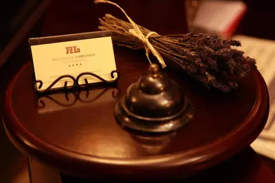 a small table with a tea pot and a sign on it at Rezidence Liběchov in Liběchov