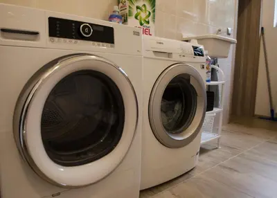 a washing machine and a dryer in a kitchen at Penzion Na Americe in Nové Jirny