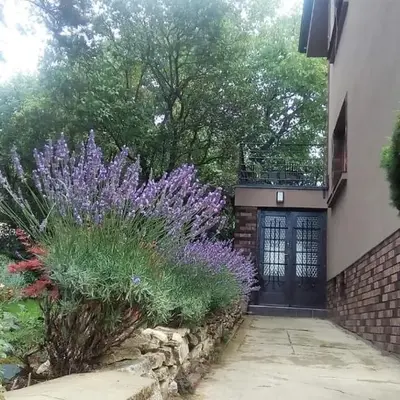 APARTMÁN V ZAHRADĚ PRAHA TROJA - APARTMENT IN THE GARDEN PRAGUE Troja