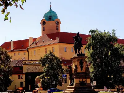 a building with a statue in front of a building at Apartment Archa Poděbrady in Poděbrady