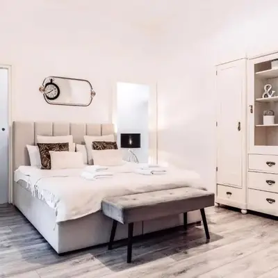 Wenceslas Square / Main Station - NEW STUDIO*****