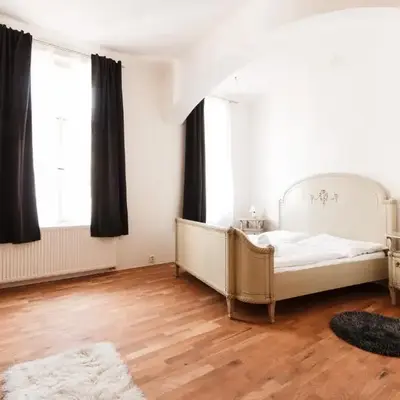 Prague Days - Spacious Retro-vibes Apartment near Charles Square