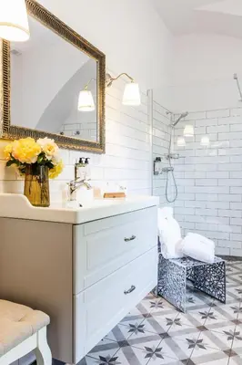 a bathroom with a sink and a mirror at Na Kmíně in Obříství