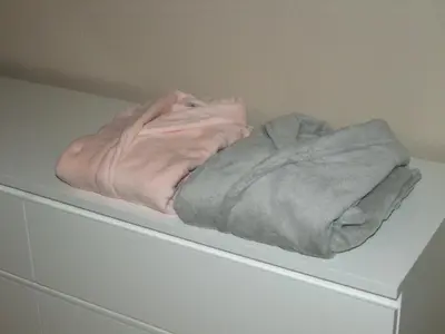 a blanket sitting on top of a white table at Apartmán pod rozhlednou in Roudnice nad Labem