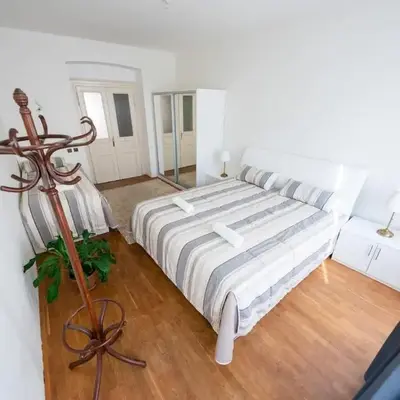 6 Bob's Apartments - 3 bedrooms