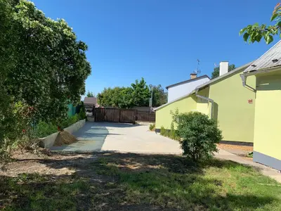 a driveway leading to a house at Apartmány Kosmonosy, Hradištská 193 in Mladá Boleslav