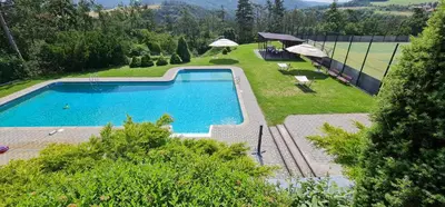 an overhead view of a swimming pool with umbrellas at Hotel Berounka in Hřebečníky