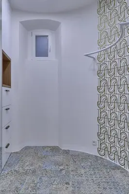 a room with a white wall with a patterned wall at Hotel U 3 Pstrosu in Prague