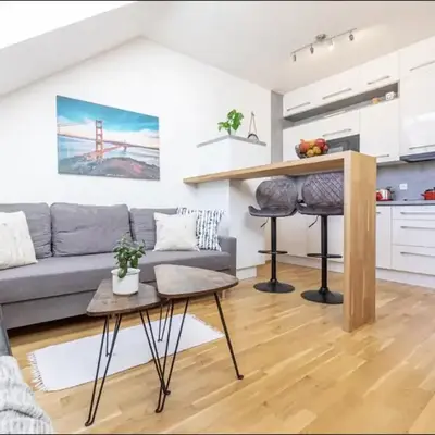 Minimalist's Dream - sunny cozy studio in New Town