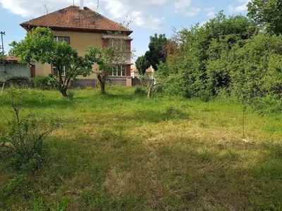 a house in the middle of a grass field at Rodinný dům pod Hazemburkem in Libochovice