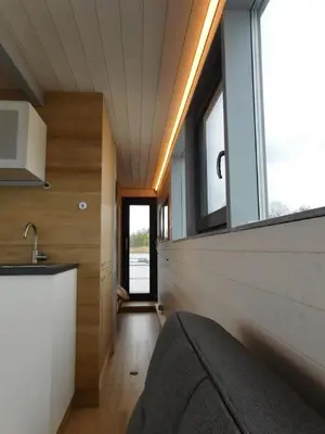 a room with a kitchen with a sink and some windows at Hausbót na Vltavě in Hradištko