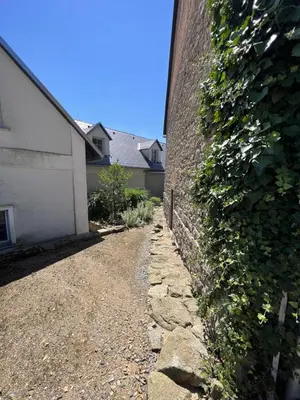 a stone path next to a brick wall at Šťastná Samota in Vrchotovy Janovice