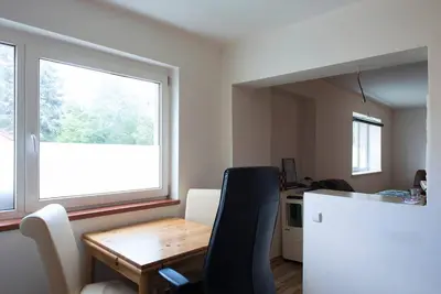a dining room with a table and a window at Celý dům s vybavenou kuchyní, koupelna s vířivkou in Prague