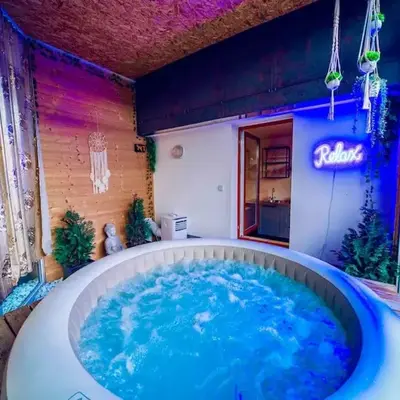Lovely 3BD - Rooftop - Jacuzzi&Sauna