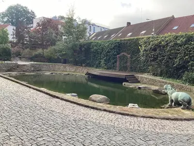 a statue of a polar bear standing in a pond at Antonio Residence in Škvorec