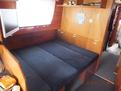 an empty floor of an rv with a window at Zouw Hausboat Zakotven -pouze ubytovaní in Roudnice nad Labem