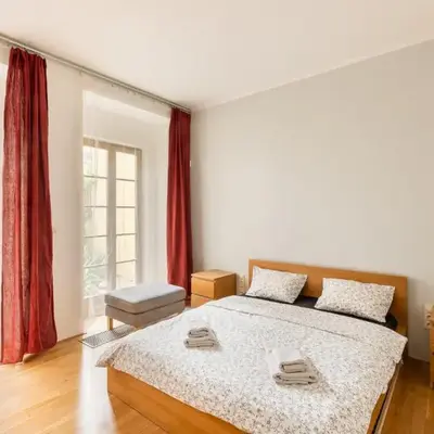 City Centre Garden Apartment with parking