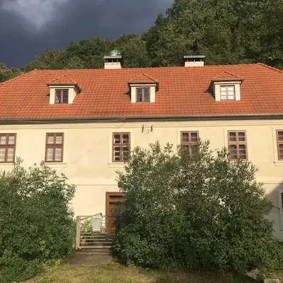 Kamenný dům s výhledem na zámek 20km od Prahy